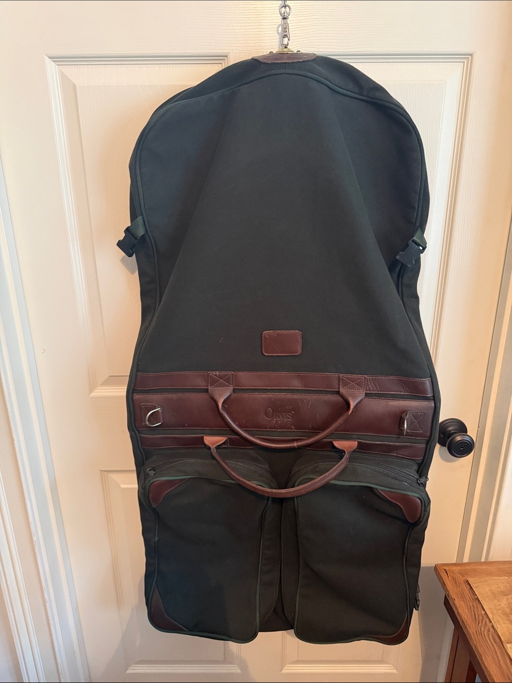 Orvis Battenkill Green and Brown Garment Bag with Dual Front Pockets
